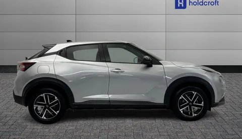 DN74OOG Nissan Juke 1.0 DiG-T N-Connecta 5dr DCT Thumbnail #9