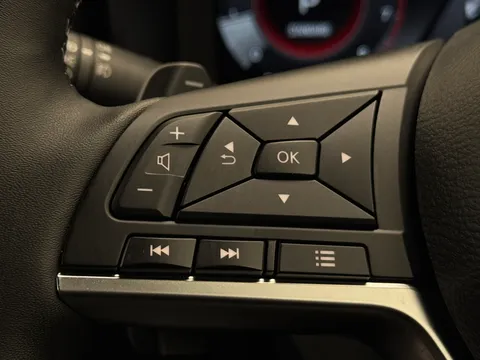 OV74ENR Nissan Juke 1.0 DiG-T Tekna 5dr DCT Thumbnail #24