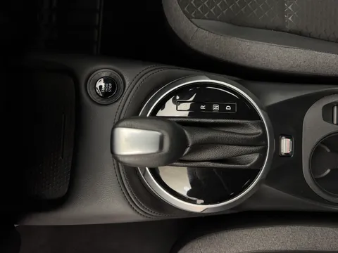 OE24XVJ Nissan Juke 1.0 DiG-T N-Connecta 5dr DCT Thumbnail #18