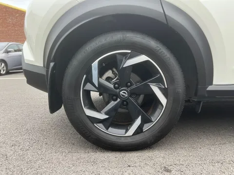 DU72BJK Nissan Juke 1.6 Hybrid N-Connecta 5dr Auto Thumbnail #25