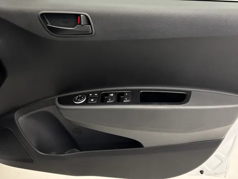 DV19KZW Hyundai i10 1.0 Play 5dr Thumbnail #17