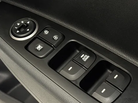 DV19KZW Hyundai i10 1.0 Play 5dr Thumbnail #18