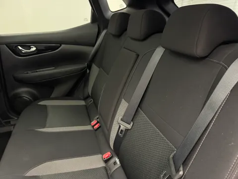 GU20CKJ Nissan Qashqai 1.3 DiG-T N-Connecta 5dr Thumbnail #13