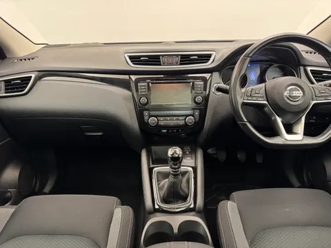 GU20CKJ Nissan Qashqai 1.3 DiG-T N-Connecta 5dr Thumbnail #3