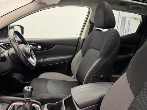 GU20CKJ Nissan Qashqai 1.3 DiG-T N-Connecta 5dr Thumbnail #15