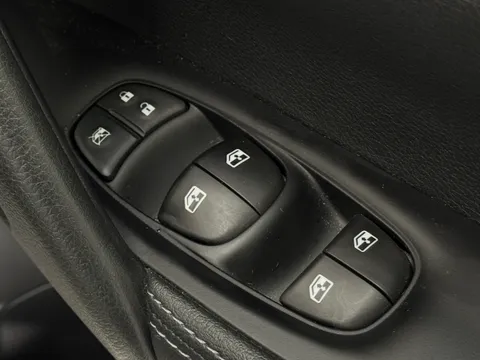 GU20CKJ Nissan Qashqai 1.3 DiG-T N-Connecta 5dr Thumbnail #22