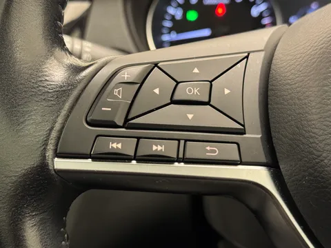 GU20CKJ Nissan Qashqai 1.3 DiG-T N-Connecta 5dr Thumbnail #24