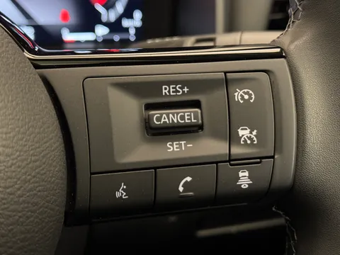 OY24WCF Nissan Qashqai 1.5 E-Power N-Connecta [Glass Roof] 5dr Auto Thumbnail #24