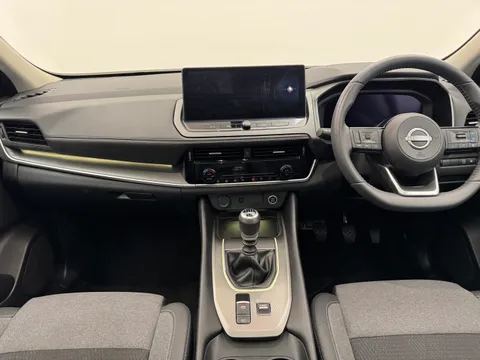 OW24FAO Nissan Qashqai 1.3 DiG-T MH N-Connecta [Glass Roof] 5dr Thumbnail #3