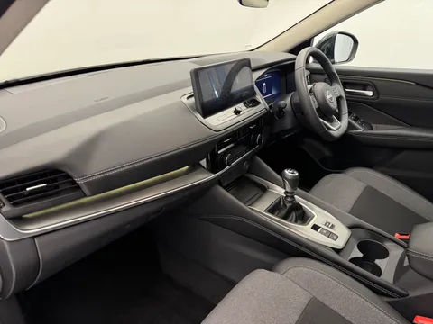 OW24FAO Nissan Qashqai 1.3 DiG-T MH N-Connecta [Glass Roof] 5dr Thumbnail #11