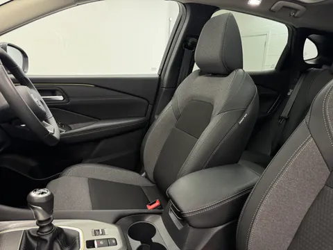 OW24FAO Nissan Qashqai 1.3 DiG-T MH N-Connecta [Glass Roof] 5dr Thumbnail #12