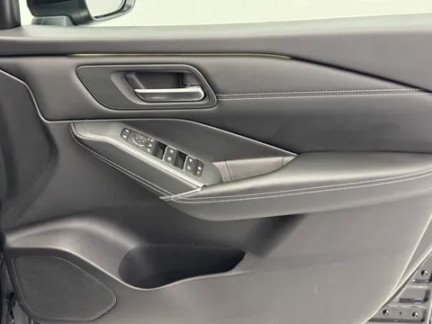 OW24FAO Nissan Qashqai 1.3 DiG-T MH N-Connecta [Glass Roof] 5dr Thumbnail #14