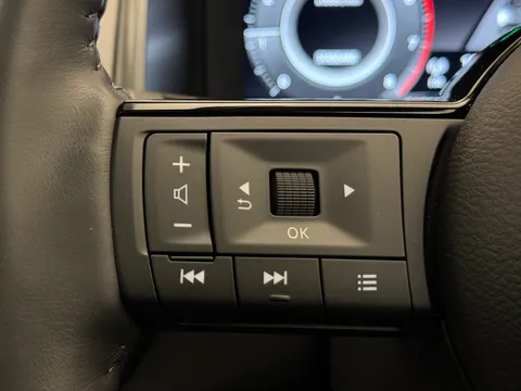 OW24FAO Nissan Qashqai 1.3 DiG-T MH N-Connecta [Glass Roof] 5dr Thumbnail #17