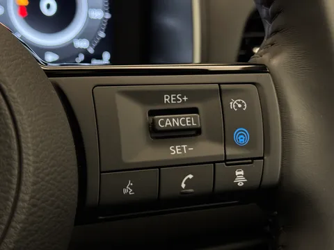 OW24FAO Nissan Qashqai 1.3 DiG-T MH N-Connecta [Glass Roof] 5dr Thumbnail #18