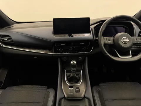 DU72AZF Nissan Qashqai 1.3 DiG-T MH Tekna 5dr Thumbnail #2