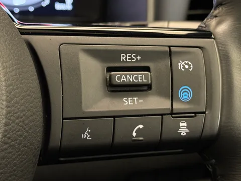 DU72AZF Nissan Qashqai 1.3 DiG-T MH Tekna 5dr Thumbnail #24