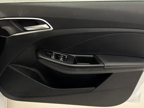 MJ75BWL Mg Motor Uk Mg3 1.5 Hybrid Trophy 5dr Auto Thumbnail #24