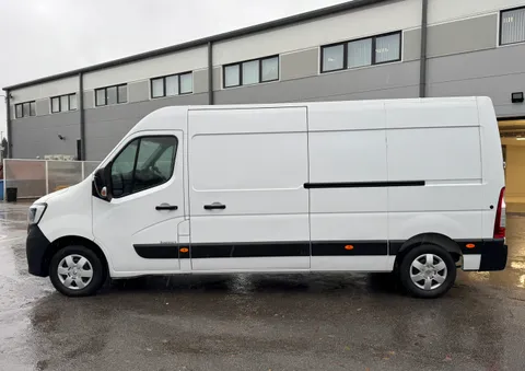 HN23GVM Renault Master LM35dCi 135 Business+ Medium Roof Van Thumbnail #5