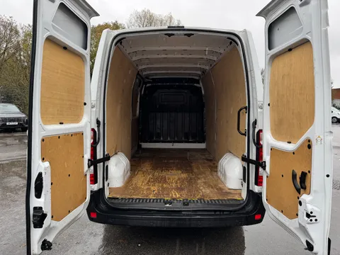 HN23GVM Renault Master LM35dCi 135 Business+ Medium Roof Van Thumbnail #9