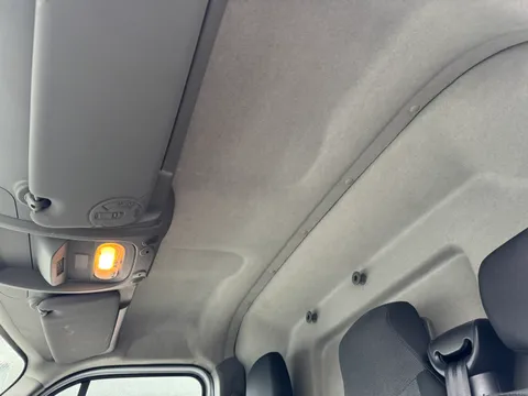 HN23GVM Renault Master LM35dCi 135 Business+ Medium Roof Van Thumbnail #13