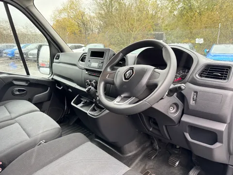 HN23GVM Renault Master LM35dCi 135 Business+ Medium Roof Van Thumbnail #16