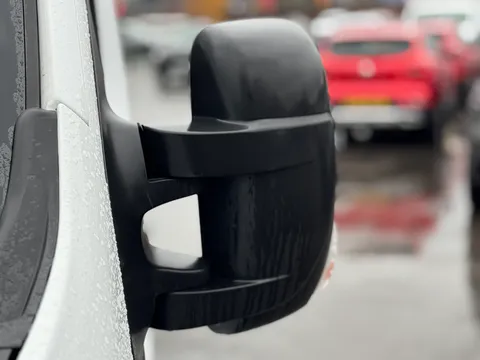 HN23GVM Renault Master LM35dCi 135 Business+ Medium Roof Van Thumbnail #22