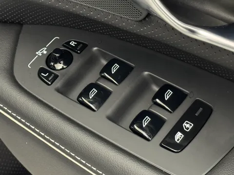 KS70PYG Volvo V90 2.0 B4D R DESIGN 5dr Auto Thumbnail #25