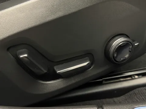 KS70PYG Volvo V90 2.0 B4D R DESIGN 5dr Auto Thumbnail #26