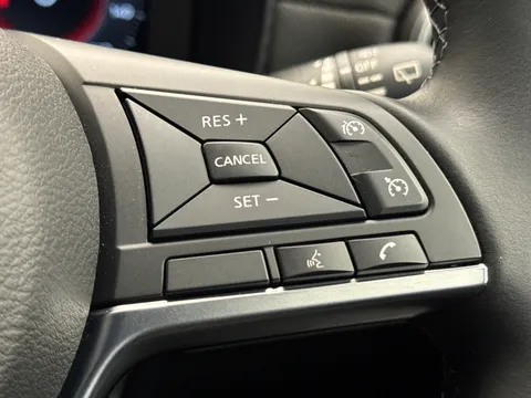 DY74WZR Nissan Juke 1.0 DiG-T N-Connecta 5dr Thumbnail #13