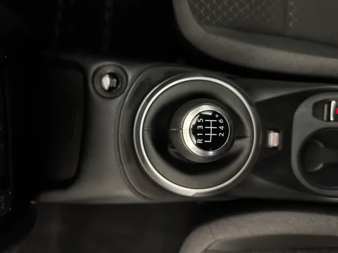 DY74WZR Nissan Juke 1.0 DiG-T N-Connecta 5dr Thumbnail #24