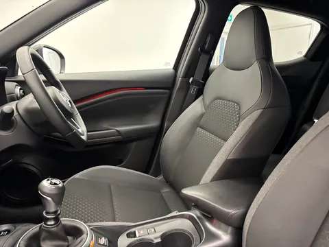 DY74WZR Nissan Juke 1.0 DiG-T N-Connecta 5dr Thumbnail #32