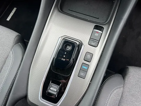 DX74XHY Nissan Qashqai 1.5 E-Power N-Connecta 5dr Auto Thumbnail #24