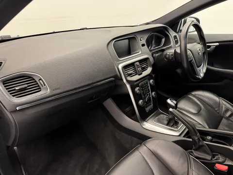 YW19UFA Volvo V40 T2 [122] R DESIGN Edition 5dr Thumbnail #11