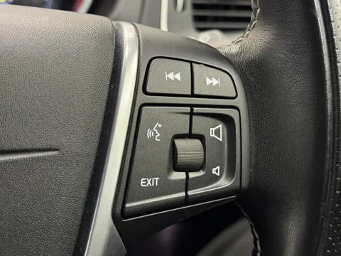 YW19UFA Volvo V40 T2 [122] R DESIGN Edition 5dr Thumbnail #26