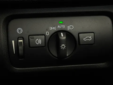 YW19UFA Volvo V40 T2 [122] R DESIGN Edition 5dr Thumbnail #31