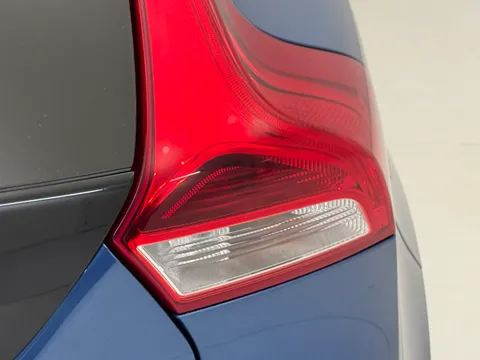 YW19UFA Volvo V40 T2 [122] R DESIGN Edition 5dr Thumbnail #36