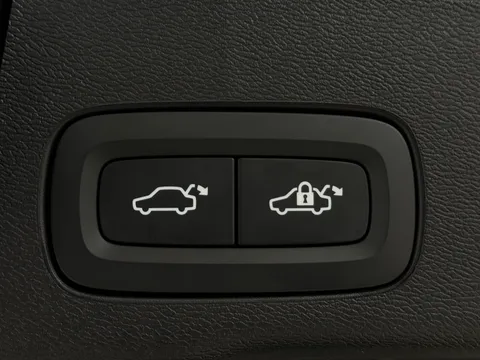 DT25AZL Volvo XC60 2.0 B5P Plus Dark 5dr AWD Geartronic Thumbnail #12