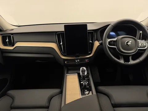 DT25AZL Volvo XC60 2.0 B5P Plus Dark 5dr AWD Geartronic Thumbnail #11