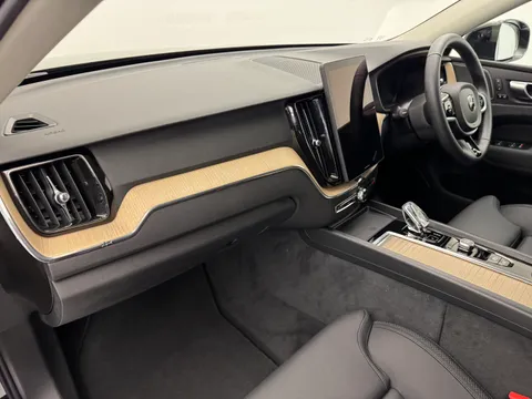 DT25AZL Volvo XC60 2.0 B5P Plus Dark 5dr AWD Geartronic Thumbnail #15