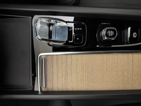 DT25AZL Volvo XC60 2.0 B5P Plus Dark 5dr AWD Geartronic Thumbnail #17