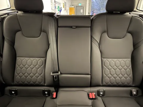 DT25AZL Volvo XC60 2.0 B5P Plus Dark 5dr AWD Geartronic Thumbnail #18