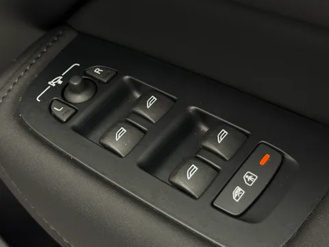 DT25AZL Volvo XC60 2.0 B5P Plus Dark 5dr AWD Geartronic Thumbnail #20