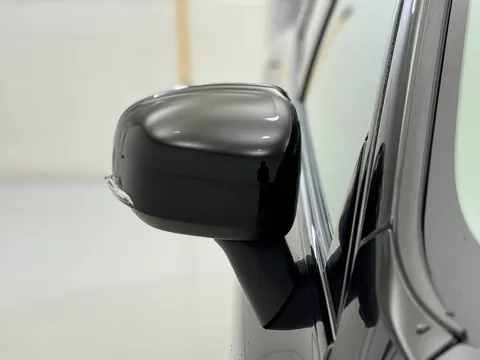 DT25AZL Volvo XC60 2.0 B5P Plus Dark 5dr AWD Geartronic Thumbnail #32