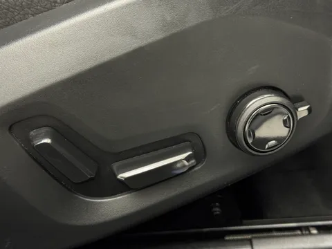 CF23EUA Volvo V90 2.0 B5P Cross Country Plus 5dr AWD Auto Thumbnail #21