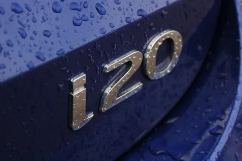 MM22YOF Hyundai i20 1.0T GDi 48V MHD Premium 5dr Thumbnail #31