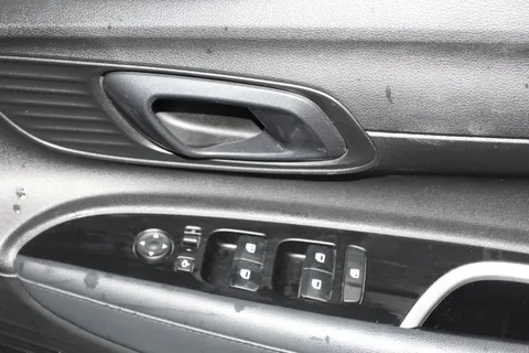 MM22YOF Hyundai i20 1.0T GDi 48V MHD Premium 5dr Thumbnail #26