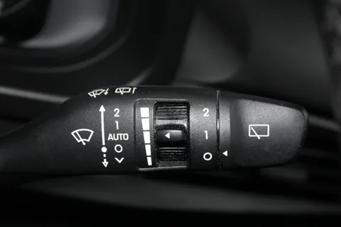 MM22YOF Hyundai i20 1.0T GDi 48V MHD Premium 5dr Thumbnail #25