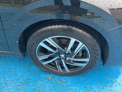 DA72LFP Peugeot 208 1.2 PureTech 100 Allure Premium + 5dr Thumbnail #9