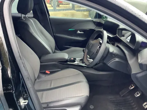 DA72LFP Peugeot 208 1.2 PureTech 100 Allure Premium + 5dr Thumbnail #11