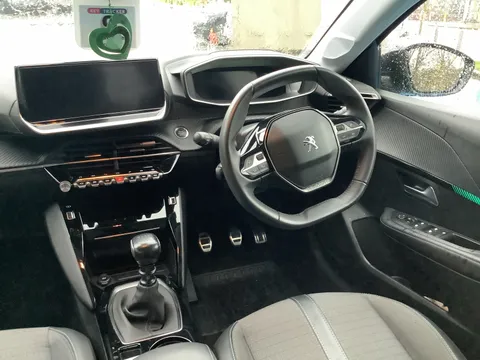 DA72LFP Peugeot 208 1.2 PureTech 100 Allure Premium + 5dr Thumbnail #16